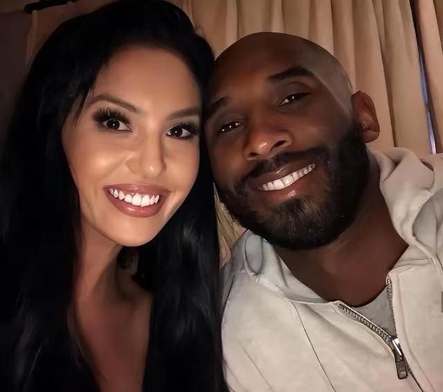 可是他也不敢继续触哈米德的霉头，只好彻底闭上嘴巴，站在一旁不再作声。